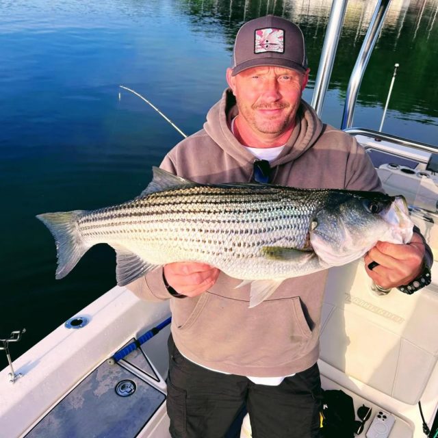 BOAT AVAILABLE THIS SUNDAY! Captain Jamie put the smack down on the hybrids and stripers on Allatoona yesterday. Would a spring would have been having! We've also been catching a bunch of spotted bass when people want to. Still have one boat available for Sunday if anybody's interested. It looks like the rain will be out of here by Sun up. 770-815-9579
